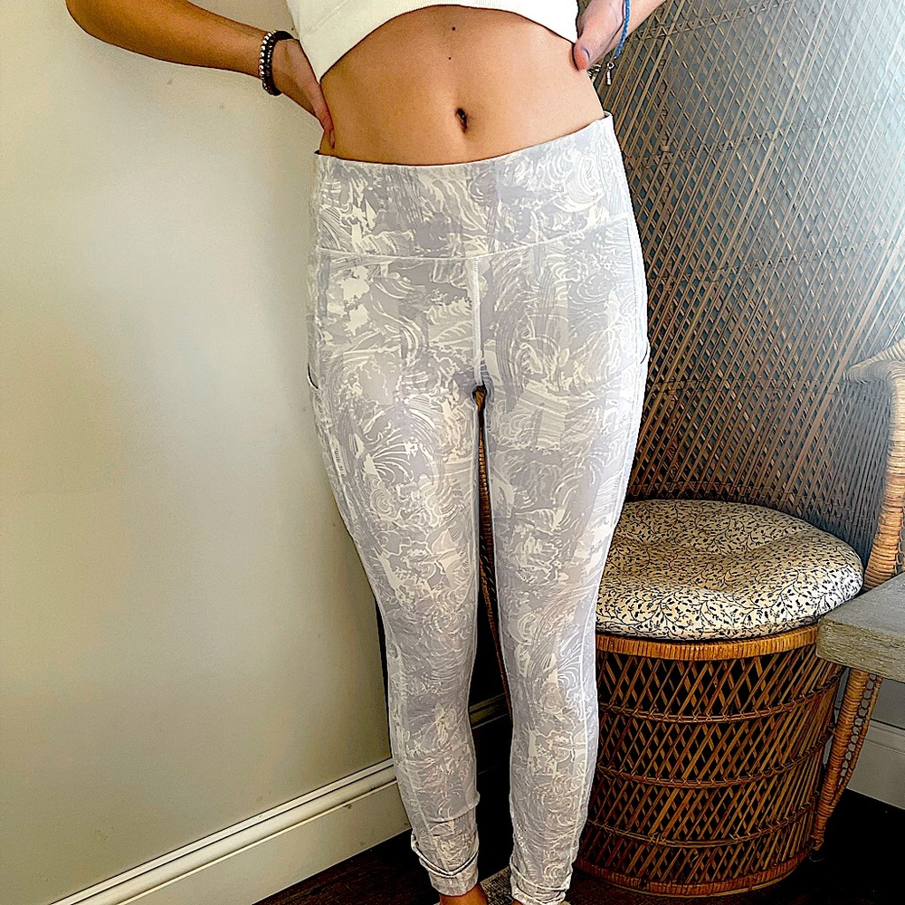 Lululemon full length nulux white and grey patterned leggings